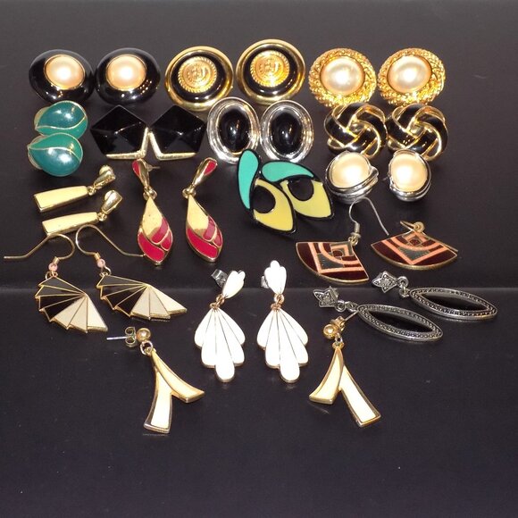 Lot 16 Pairs Vintage Earrings. Trifari Monet Napier Richelieu Marvella Pizazz.. - Picture 1 of 8